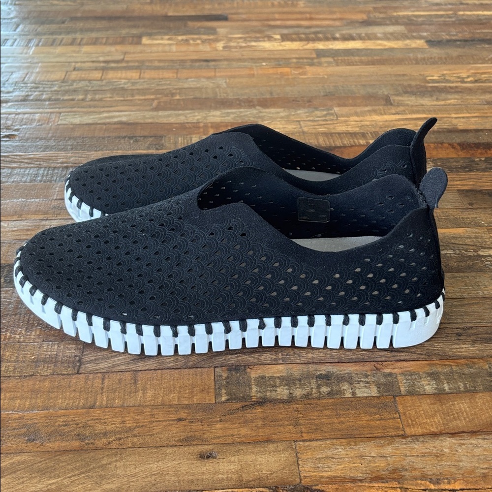 Ilse Jacobsen Black Perforated Slip-On Flats with Contrast Trim - Picture 5 of 7
